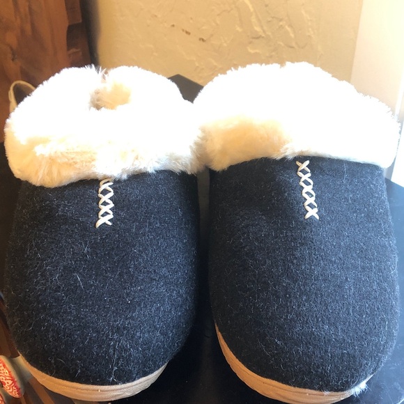 dearfoams Shoes - Dearfoams fleece lined black slippers size 10